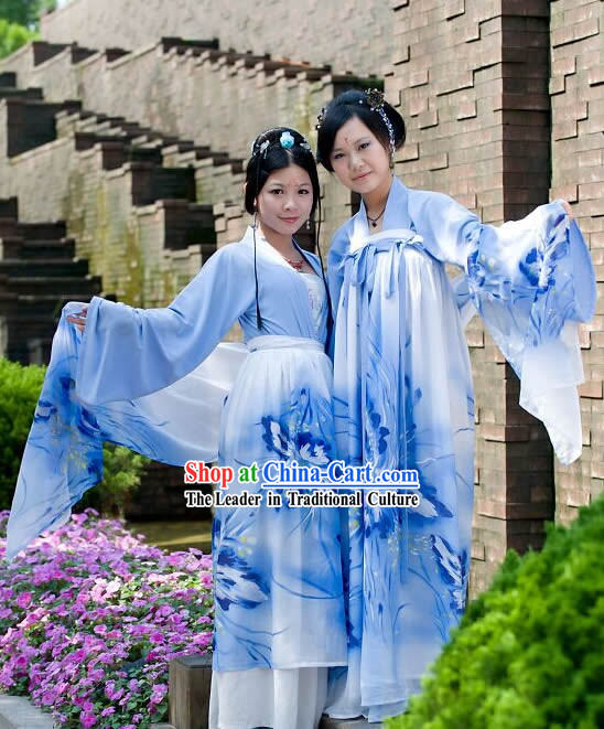 Two Ways of Wearing Hanfu Clothing for Women