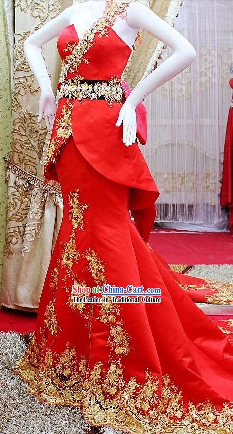 Chinese Classical Long Tail Red Royal Wedding Dress for Bride