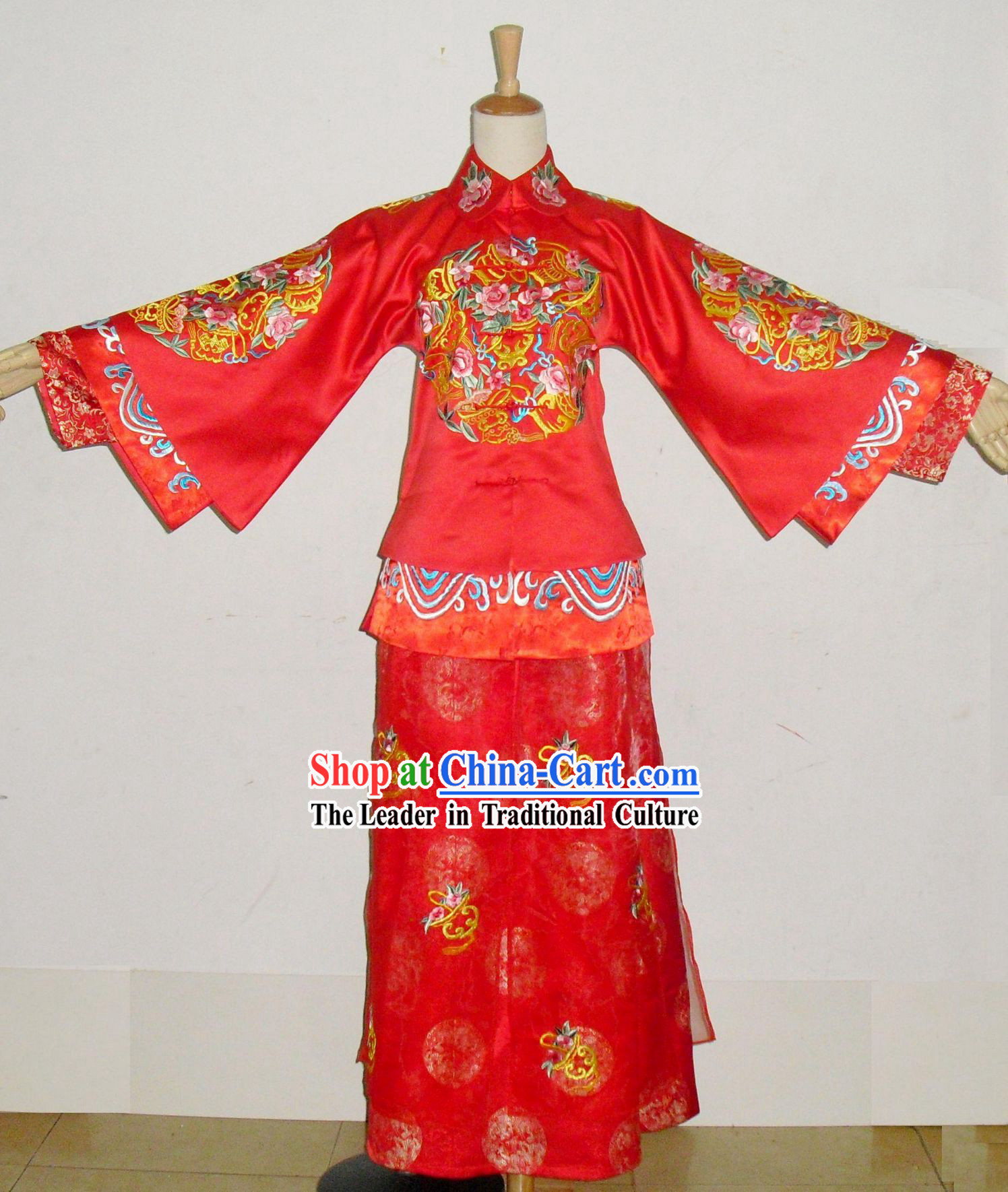 Traditional Chinese Red Embroidery Wedding Dress for Brides