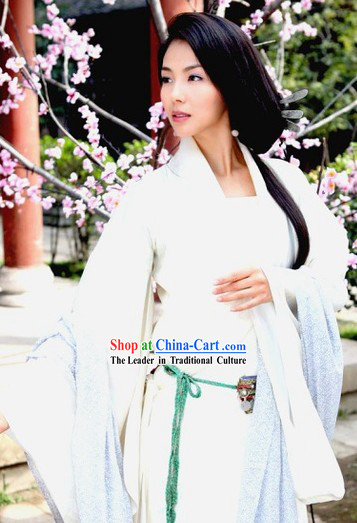 Pure White Chinese Hanfu Clothes and Long Wig for Women