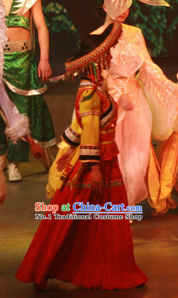 Chinese Yunnan Ethnic Women's Clothes and Bamboo Hat