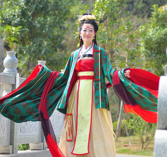 Chinese Ancient Hanfu Costumes and Hair Jewellry Complete Set