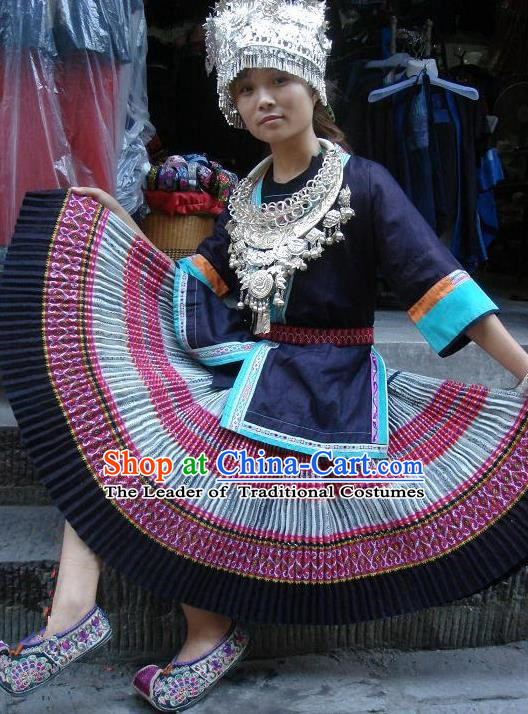 Traditional Chinese Miao Nationality Dancing Costume, Hmong Female Folk Dance Ethnic Pleated Skirt, Chinese Minority Nationality Embroidery Costume for Women