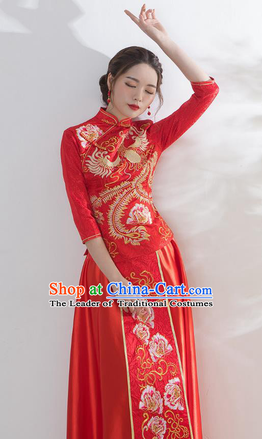 Traditional Ancient Chinese Wedding Costume Handmade Embroidery Peony Xiuhe Suits, Chinese Style Wedding Dress Red Embroidery Dragon and Phoenix Flown Bride Toast Cheongsam for Women