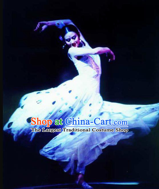 Chinese Dynamic Yunnan Peacock Dance White Dress Stage Performance Ethnic Costume for Women