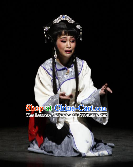 Chinese Cantonese Opera Distress Maiden Qiu Yue Garment The Watchtower Costumes and Headdress Traditional Guangdong Opera Actress Apparels Hua Tan Dress