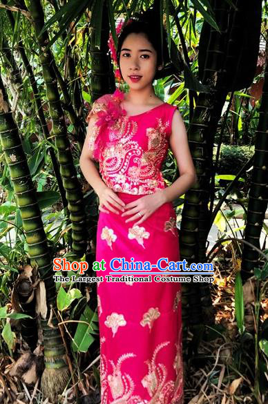 Traditional Chinese Dai Nationality Embroidered Rosy Outfit Costumes Dai Ethnic Dance Blouse and Straight Skirt with Tippet Veil