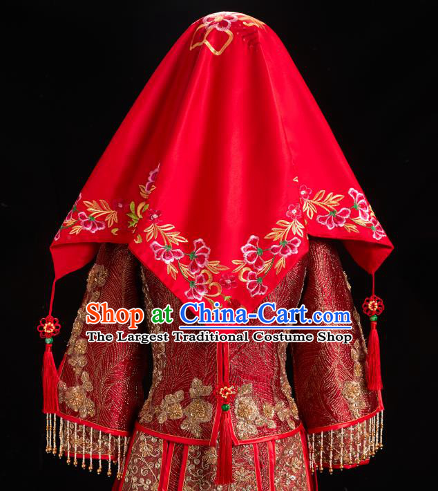 China Traditional Wedding Headpiece Red Satin Kerchief Xiuhe Suit Embroidered Bridal Veil