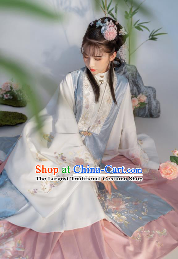 China Traditional Ming Dynasty Young Beauty Embroidered Costumes Ancient Hanfu Clothing for Noble Lady