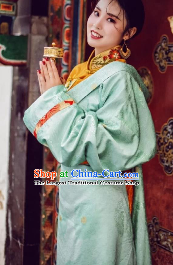 China Zang Nationality Green Brocade Robe Clothing Traditional Xizang Tibetan Minority Heishui Dance Costume